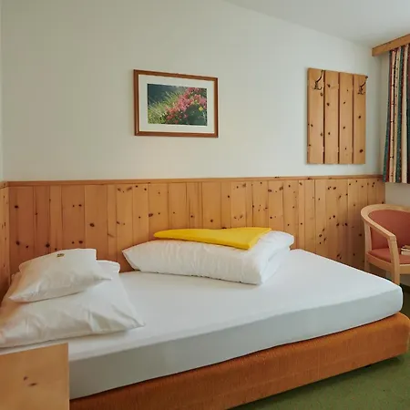 Roggal Hotel 4*