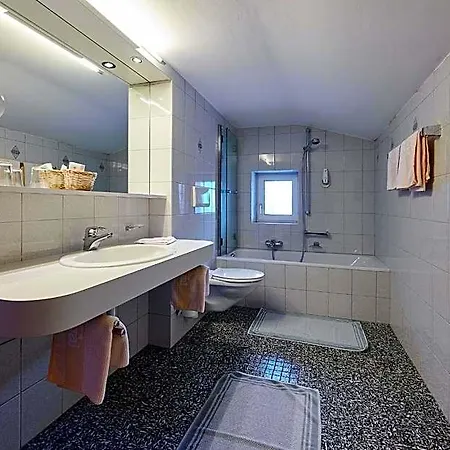 Roggal Hotel 4*