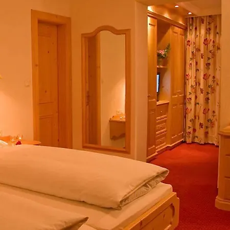 Hotel Roggal 4*